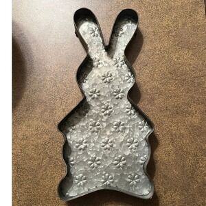 Arlington Designs Bunny Tray Home Decor Silver NWOT Galvanized Floral Metal